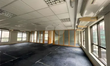 Laje para locação na Vila Olímpia com 227 m², 8 vagas!