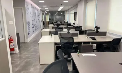 Sala comercial para venda e locação com 01 copa, 04 banheiros, 04 vagas e 156m² no Paraiso