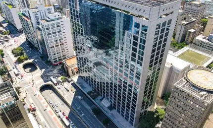 Imponente prédio comercial ao lado da Estação Consolação, localizado na Av. Paulista.