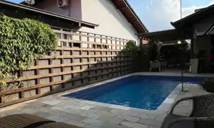 OPORTUNIDADE CASA EM CONDOMINIO FECHADO NO BAIRRO GLORIA COM 02 SUÍTES MAIS 01 QUARTO MAIS 01 ESCRITÓRIO