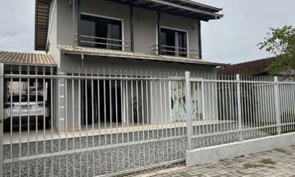 Casa com 3 quartos à venda no jardim iririú, joinville  por r$ 880.000