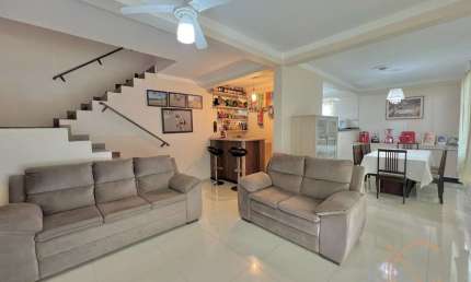 Casa com 4 quartos à venda no Jarivatuba, Joinville  por R$ 650.000
