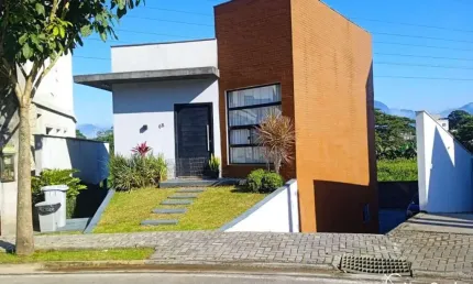Casa em condomínio fechado com 3 quartos à venda na Vila Nova, Joinville  por R$ 1.190.000