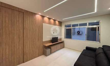 Apartamento reformado com garagem fechada na Ponta da Praia