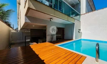 Casa de condomínio com piscina com 2 suítes no Macuco em Santos