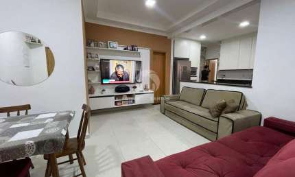 Casa sobreposta baixa à venda, 3 suítes, em Santos/SP.