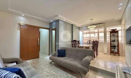 Apartamento espaçoso à venda no bairro da Ponta da Praia.