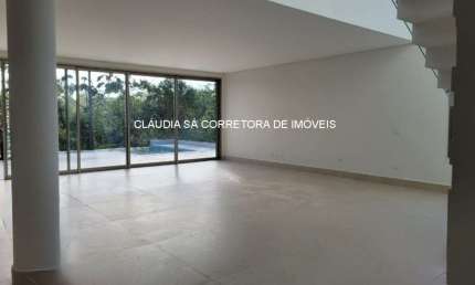 Casa de Luxo em Condomínio à Venda em Arujá-SP: 5 Quartos, 4 Suítes, 3 Salas, 4 Vagas de Garagem, 550m² - Novo Horizonte Hills I e II
