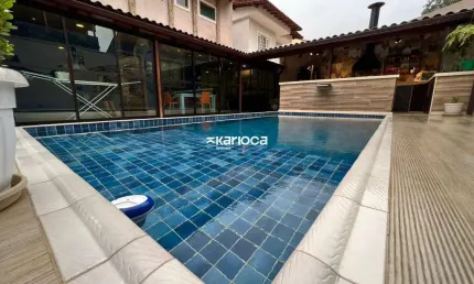 Casa com piscina 300 metros - 4 quartos na Freguesia.