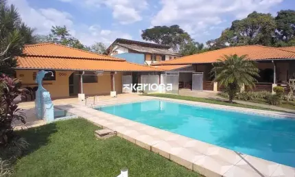 Casa Ampla e Sofisticada em Penedo – 5 Quartos (4 Suítes), Área de Lazer Completa!