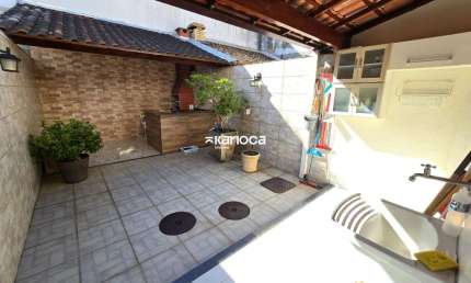Casa geminada com inacreditável aproveitamento de espaço!