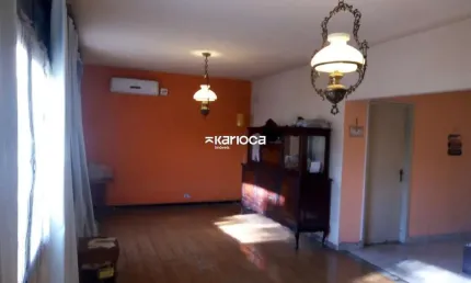 Oportunidade Única ! Casa com Grande Potencial de Expansão e Localização