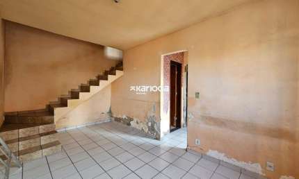 Linda casa com 2 quartos - 69m², quintal frente e fundos. - Campo Grande - RJ