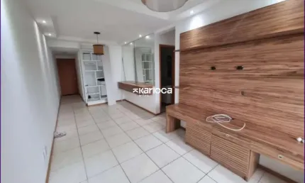 Apartamento com 73 m², 3 quartos com suíte e armários embutidos.