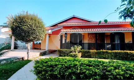 Casa  à venda com 3 quartos, sendo 3 suítes,  no condomínio Campos de Santo Antonio 1, Itu - SP