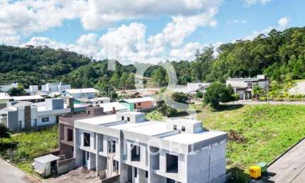 Sobrado de 02 dormitórios no Parque dos Pinheiros em Flores da Cunha