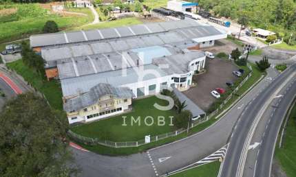 Casa Comercial com pátio ao final da Ciclovia em Flores da Cunha
