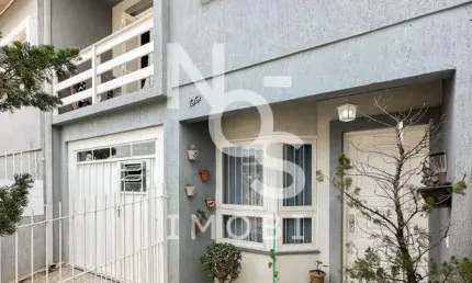 Sobrado de 03 dormitórios localizado no bairro santa lúcia