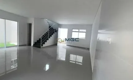 Sobrado em condomínio em xaxim, amplo terraço curitiba/pr