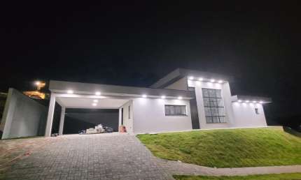 Lindo imovel a venda 3 dormitórios  175 m2 AC em Condomínio Fechado Atibaia -SP
