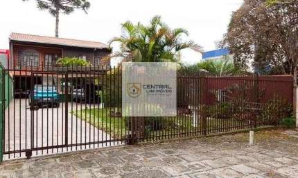 Sobrado  no  Bacacheri, 2 suites, 6 quartos sendo 2 no térreo.