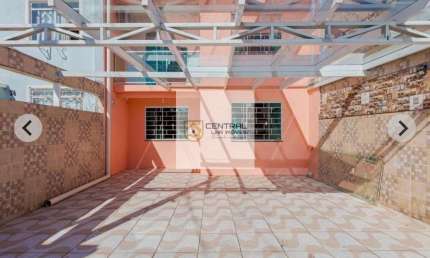 MARAVILHOSO SOBRADO COM AMPLAS JANELAS, COM 4 QUARTOS, 4 BANHEIROS