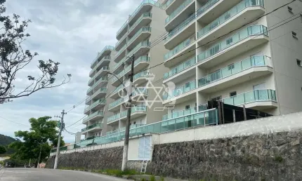 Maravilhosa Cobertura Duplex à Venda, Bairro Tranquilo, Preservado e Próximo da Praia e Centro da C