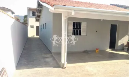 Excelente oportunidade de casa a cerca de 250 metros da praia do Sapé em Ubatuba, Casa totalmente r