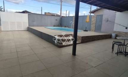 Casa com piscina + 6 kitnets á venda no bairro Golfinho, Caraguatatuba, Litoral Norte de São Paulo