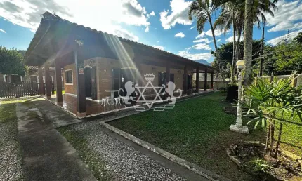 Excelente  casa localização na praia da Maranduba em Ubatuba, imóvel a cerca de 200 metros da praia