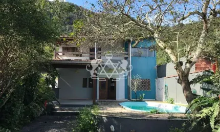 Sobrado à venda, Sumaré, Caraguatatuba, SP, com 3 dormitórios sendo uma suíte com banheira e closet