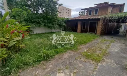 Sobrado com edícula à venda, a 30 metros da praia Martin de Sá, Caraguatatuba, SP