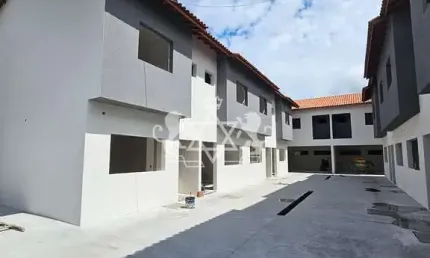 Sobrado em construção à venda, no Bairro Cidade Jardim, na cidade de Caraguatatuba, Litoral Norte d