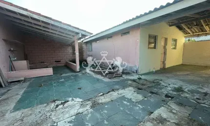 Oportunidade Casa à venda, amplo terreno, 900 metros da rodovia, próximo ao CEI, bairro Golfinhos,