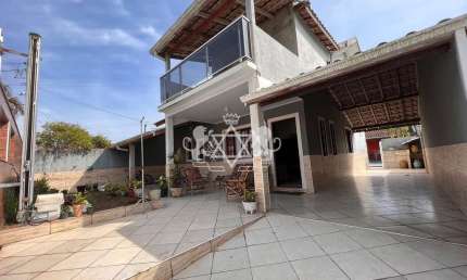 Casa à Venda c/04 dormitórios , 2 Suítes, sendo 01 c/ banheira e Área Total de 360m² em Pontal de S