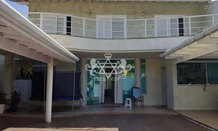 Lindo Sobrado à venda, 06 dormitórios, sendo 02 suítes, com PISCINA, região central, bairro Estrela