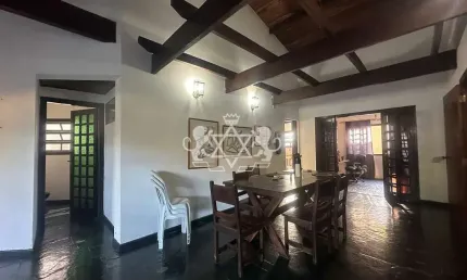 Casa a venda, 03 dorms. com 01 suíte, área gourmet completa com churrasqueira, jardim com paisagism