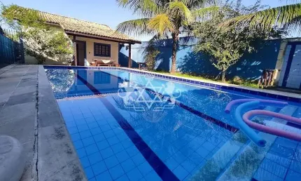 Casa térrea + edícula, à venda no bairro Porto novo em Caraguatatuba SP