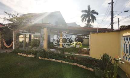Casa à venda, no Jardim Britânia, localizada a poucos metros da Praia, na cidade de Caraguatatuba,