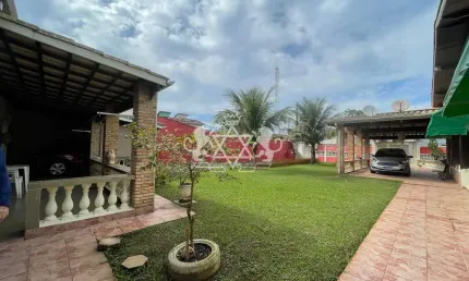 Belíssima Casa à venda na Martim de Sá, com 3 dormitórios, sendo 1 suíte, hidro, edícula, piscina,