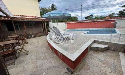Sobrado à venda, 03 dormitórios + 2 suítes + 01 suíte master, com Piscina, 300 metros da praia, pró