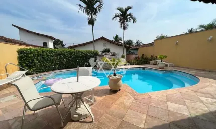 Casa à venda c/3 dorms, piscina no Porto Novo, Caraguatatuba, SP