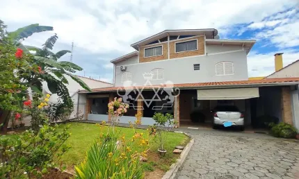 Sobrado à venda, 4 suítes, mezanino, 450m² total, Jardim Aruan, Caraguatatuba, Litoral Norte de São