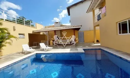 Lindo Sobrado à venda, 04 dormitórios, sendo 01 suíte, piscina, na quadra da praia, Jardim Primaver