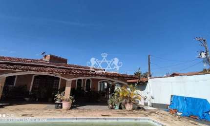 Casa à venda próximo á praia, no bairro Jardim Britânia, Caraguatatuba, Litoral Norte de São Paulo