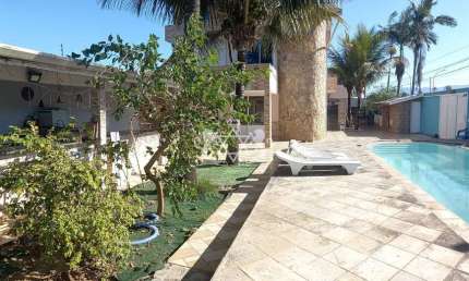 Casa à Beira-Mar no Jardim Britânia, Caraguatatuba/SP - Não perca essa oportunidade!