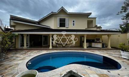 Casa à venda, no bairro Sumaré, região central de Caraguatatuba, SP