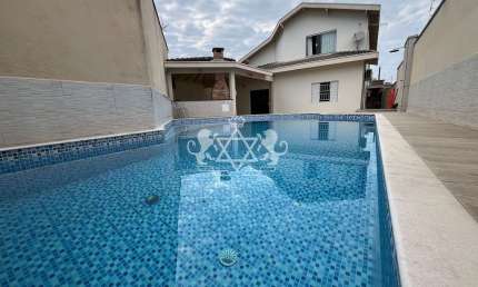 Casa Sobrado, com Piscina e Área Gourmet, Jardim Primavera em Caraguatatuba