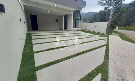 Casa à venda, ALTO PADRÃO NOVA e MODERNA, 03 suítes + 01 dorm, total de 05 banheiros, piscina, cond