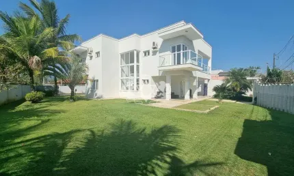 Sobrado alto padrão, Praia das Palmeiras 2 minutos da praia